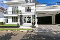Hunian Elit LB 550m2 Siap Huni Desain Elegan di Bintaro, Tangerang Selatan Hunian Elit LB 550m2 Siap Huni Desain Elegan di Bintaro, Tangerang Selatan