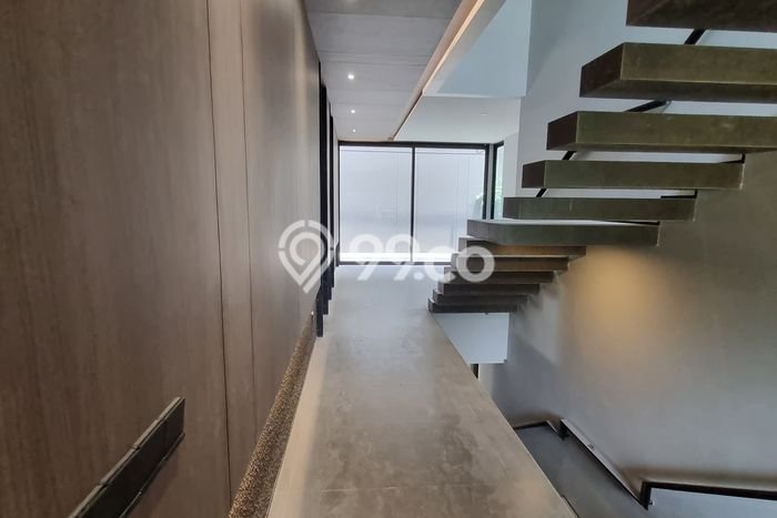 Ready to Use! Premium House LT 331m2 Desain Elegan di Alam Sutera Ready to Use! Premium House LT 331m2 Desain Elegan di Alam Sutera