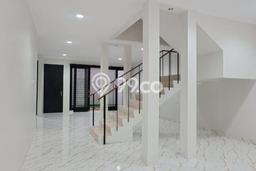Rumah Elit Modern Siap Huni di Cirendeu Jakarta Selatan Rumah Elit Modern Siap Huni di Cirendeu Jakarta Selatan