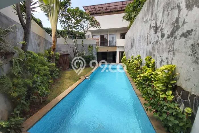 Hunian Minimalis dengan LT 500m2 & LB 500m2 Disewakan di Simprug Garden Hunian Minimalis dengan LT 500m2 & LB 500m2 Disewakan di Simprug Garden