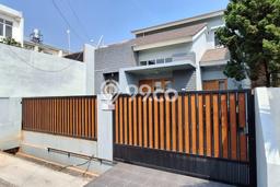 HARGA SPECIAL! Rumah Asri di Harapan Indah, LT 144m² Bangunan 250m² HARGA SPECIAL! Rumah Asri di Harapan Indah, LT 144m² Bangunan 250m²