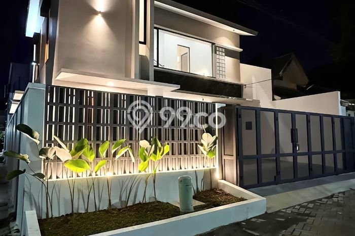 Rumah Luxury Modern Tanpa Renovasi di BSD City Tangerang Rumah Luxury Modern Tanpa Renovasi di BSD City Tangerang