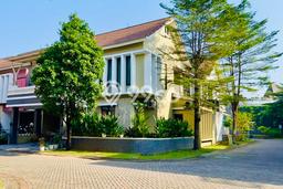 Rumah Mewah LB 296m2 Siap Huni Desain Elegan di Bintaro, Tangerang Selatan Rumah Mewah LB 296m2 Siap Huni Desain Elegan di Bintaro, Tangerang Selatan