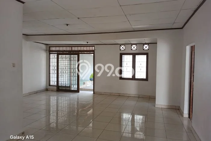 PREMIUM LIVING! Rumah di , 4 KT, Kawasan Prospektif, LT 301m2m² Bangunan 100m2m² PREMIUM LIVING! Rumah di , 4 KT, Kawasan Prospektif, LT 301m2m² Bangunan 100m2m²