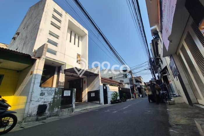 Kost Dijual di Gandaria dengan 10 KT dan Luas 200m2 Kost Dijual di Gandaria dengan 10 KT dan Luas 200m2