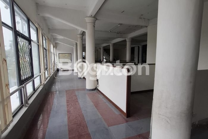 Ruko Disewa di Jakarta Timur dengan LB 400m2 Area Komersial Ramai Ruko Disewa di Jakarta Timur dengan LB 400m2 Area Komersial Ramai