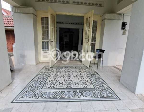 Siap Huni Hunian Elit 10 Kamar di Menteng Dekat ke Mana Saja Siap Huni Hunian Elit 10 Kamar di Menteng Dekat ke Mana Saja