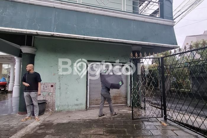 Ruko Disewa di Jakarta Timur dengan LB 400m2 Area Komersial Ramai Ruko Disewa di Jakarta Timur dengan LB 400m2 Area Komersial Ramai