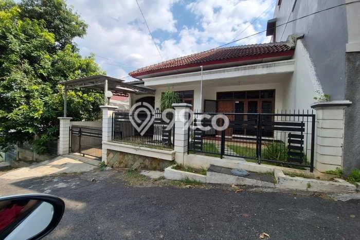 Lokasi terbaik! Rumah siap huni dikontrakkan di Tembalang LB 120m2 Lokasi terbaik! Rumah siap huni dikontrakkan di Tembalang LB 120m2