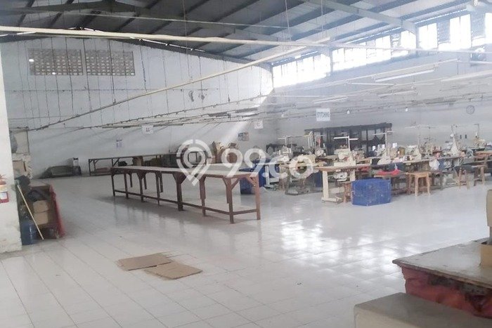 Unit Gudang Disewakan di Cigondewah di Area Ramai & Strategis Unit Gudang Disewakan di Cigondewah di Area Ramai & Strategis