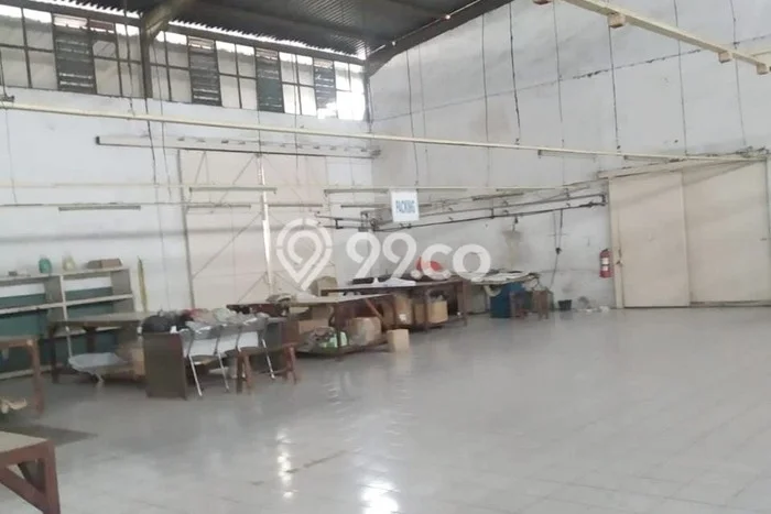 Unit Gudang Disewakan di Cigondewah di Area Ramai & Strategis Unit Gudang Disewakan di Cigondewah di Area Ramai & Strategis