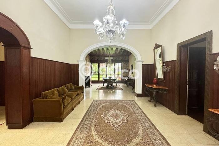 Siap Huni Hunian Elit 9 Kamar di Menteng Dekat ke Mana Saja Siap Huni Hunian Elit 9 Kamar di Menteng Dekat ke Mana Saja