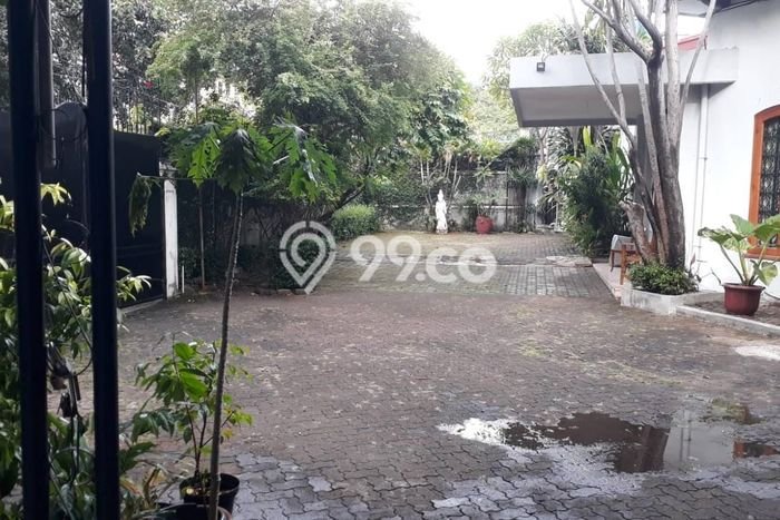 Siap Huni Rumah Mewah 4 Kamar di Menteng Dekat ke Mana Pun Siap Huni Rumah Mewah 4 Kamar di Menteng Dekat ke Mana Pun