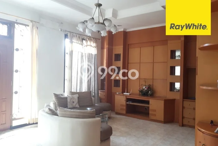 Rumah Bagus Siap Huni Di Gubeng Luas 275m2 Lokasi Strategis Rumah Bagus Siap Huni Di Gubeng Luas 275m2 Lokasi Strategis