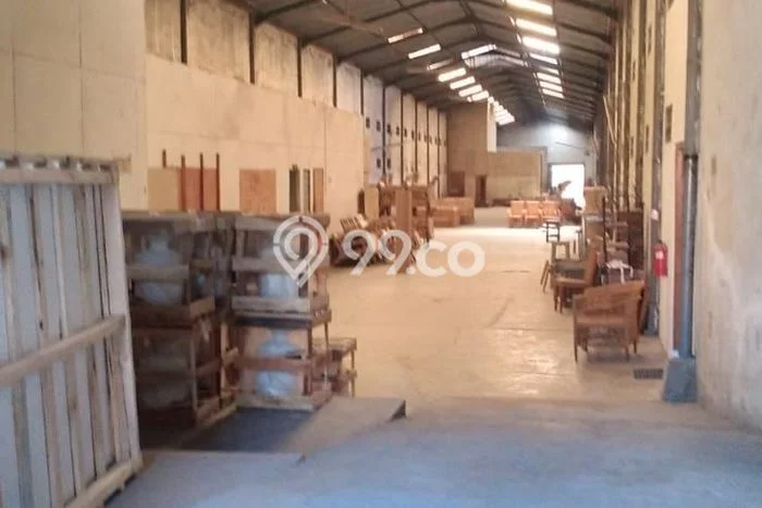Disewakan Gudang di Kawasan Ramai Gentan Luas 3300m2 Disewakan Gudang di Kawasan Ramai Gentan Luas 3300m2