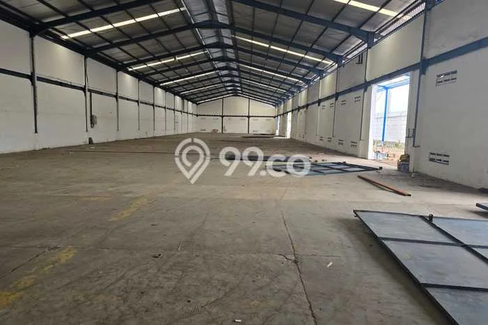 Gudang Disewa di Tangerang dengan LB 2600m2 Area Komersial Ramai Gudang Disewa di Tangerang dengan LB 2600m2 Area Komersial Ramai