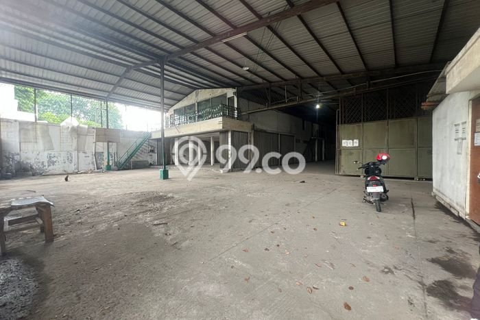 AREA TERSIBUK! Gudang Kawasan Jatinegara, Luas 1300m2m², Kawasan Komersial AREA TERSIBUK! Gudang Kawasan Jatinegara, Luas 1300m2m², Kawasan Komersial