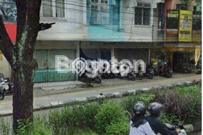Disewakan Ruko komersial di Jebres luas bangunan 161m2 Disewakan Ruko komersial di Jebres luas bangunan 161m2