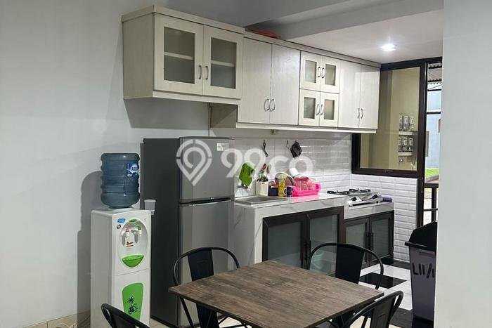 Kost Dijual di BSD dengan 7 KT dan Luas 108m2 Kost Dijual di BSD dengan 7 KT dan Luas 108m2
