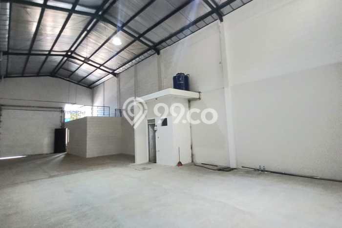 PRIME LOCATION! Gudang di Kutawaringin, Luas 240m2m², Kawasan Ramai, Siap Untuk Digunakan PRIME LOCATION! Gudang di Kutawaringin, Luas 240m2m², Kawasan Ramai, Siap Untuk Digunakan