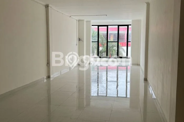 PRIME LOCATION! Ruko Kawasan Gatot Subroto, Luas 216m², Area Ramai, Siap Untuk Digunakan PRIME LOCATION! Ruko Kawasan Gatot Subroto, Luas 216m², Area Ramai, Siap Untuk Digunakan
