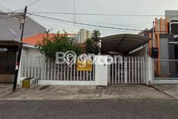 Rumah Mewah LB 200m2 Siap Pakai Desain Elegan di Kupang, Surabaya Rumah Mewah LB 200m2 Siap Pakai Desain Elegan di Kupang, Surabaya