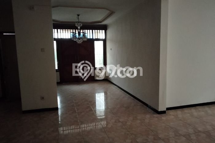 Ruko Bagus LT 314m2 LB 270m2 Dijual di Gayungan Surabaya Ruko Bagus LT 314m2 LB 270m2 Dijual di Gayungan Surabaya