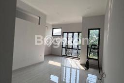 Rumah Luas Asri 3 KT Siap Huni di Meruya Jakarta Barat Rumah Luas Asri 3 KT Siap Huni di Meruya Jakarta Barat