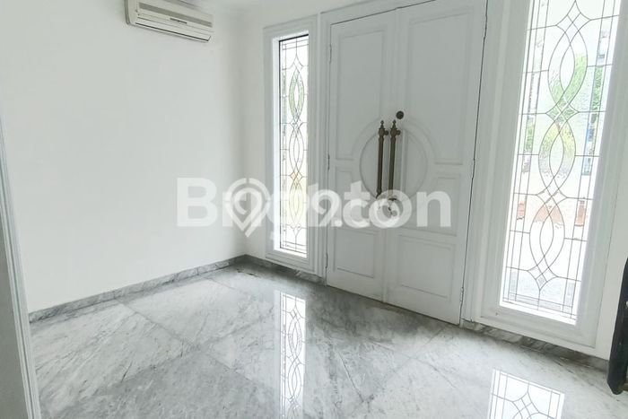 Siap Huni Rumah Mewah 5 Kamar di Kebon Jeruk Dekat ke Mana Saja Siap Huni Rumah Mewah 5 Kamar di Kebon Jeruk Dekat ke Mana Saja