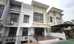 Hunian Mewah Siap Huni LT 162m2 di BSD, Tangerang Selatan Hunian Mewah Siap Huni LT 162m2 di BSD, Tangerang Selatan