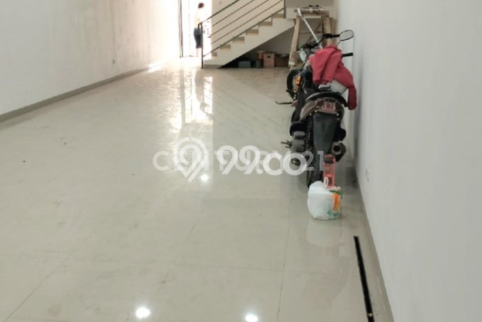 LOKASI PREMIUM! Ruko di , Luas 145m2m², Akses Utama LOKASI PREMIUM! Ruko di , Luas 145m2m², Akses Utama
