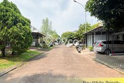 Hunian Mewah LB 200m2 Siap Huni Desain Elegan di Bintaro, Tangerang Selatan Hunian Mewah LB 200m2 Siap Huni Desain Elegan di Bintaro, Tangerang Selatan