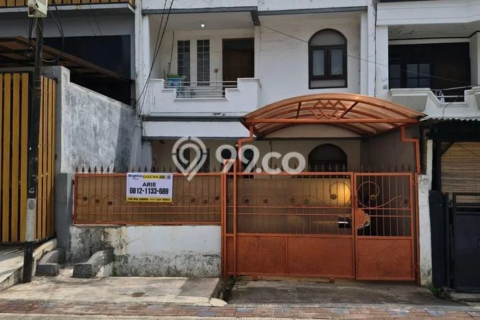 Disewakan! Rumah 3 Kamar Tidur &
3 Kamar Mandi di Green garden, Jakarta Barat Disewakan! Rumah 3 Kamar Tidur &
3 Kamar Mandi di Green garden, Jakarta Barat