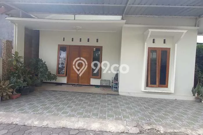For Sale Rumah 4 Kamar Lokasi Strategis Nyaman dan Strategis di Sleman For Sale Rumah 4 Kamar Lokasi Strategis Nyaman dan Strategis di Sleman