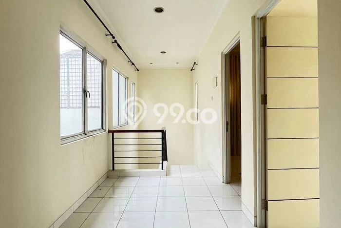 Rumah sewa siap pakai 3 KT di Raffles Hills, Jakarta Timur Rumah sewa siap pakai 3 KT di Raffles Hills, Jakarta Timur