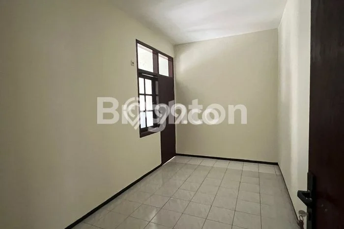 Disewakan! Rumah 4 Kamar Tidur &
3 Kamar Mandi di Depok II, Depok Disewakan! Rumah 4 Kamar Tidur &
3 Kamar Mandi di Depok II, Depok