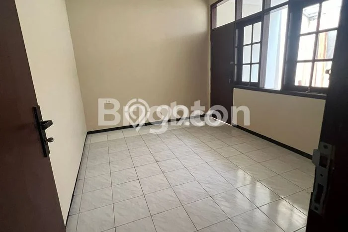 Disewakan! Rumah 4 Kamar Tidur &
3 Kamar Mandi di Depok II, Depok Disewakan! Rumah 4 Kamar Tidur &
3 Kamar Mandi di Depok II, Depok