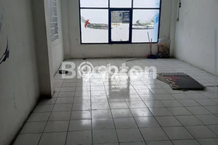 Ruko Disewa di Depok dengan LB 144m2 Area Komersial Ramai Ruko Disewa di Depok dengan LB 144m2 Area Komersial Ramai