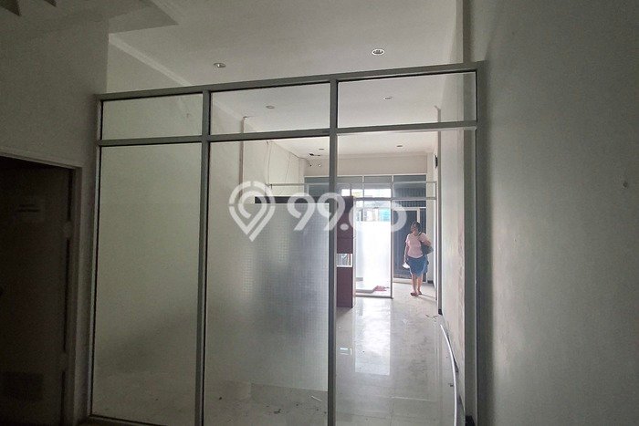 Ruko Disewa di Banyumanik, Semarang, LT 90m2 / LB 270m2 Ruko Disewa di Banyumanik, Semarang, LT 90m2 / LB 270m2