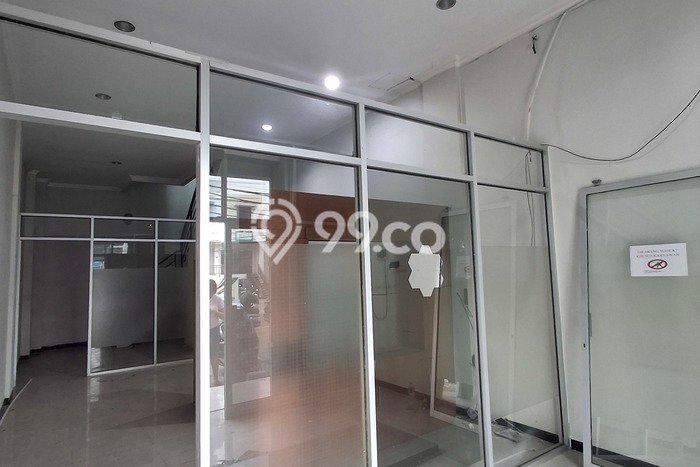 Ruko Disewa di Banyumanik, Semarang, LT 90m2 / LB 270m2 Ruko Disewa di Banyumanik, Semarang, LT 90m2 / LB 270m2