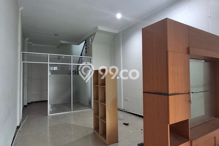 Ruko Disewa di Banyumanik, Semarang, LT 90m2 / LB 270m2 Ruko Disewa di Banyumanik, Semarang, LT 90m2 / LB 270m2