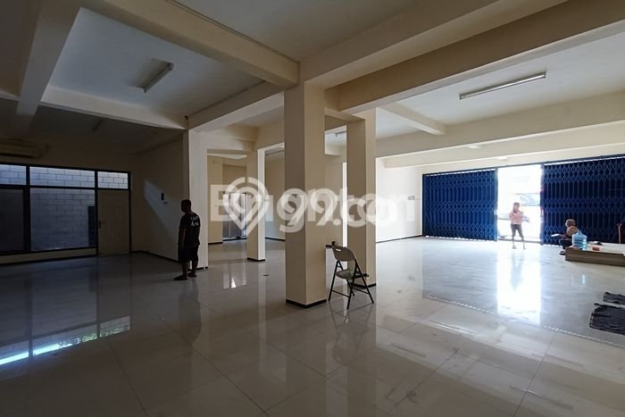 Ruko bagus disewakan di Mataram Semarang dengan LB 400m2 harga sewa terbaik Ruko bagus disewakan di Mataram Semarang dengan LB 400m2 harga sewa terbaik