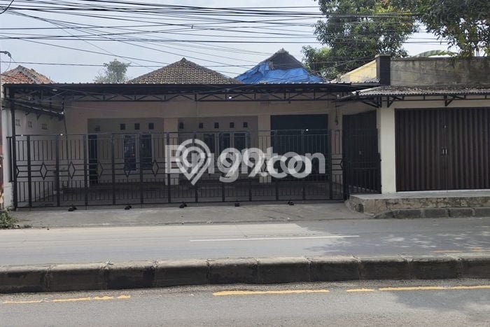 Ruko Area Perdagangan di Kemang, Luas 150m², Siap Operasi Ruko Area Perdagangan di Kemang, Luas 150m², Siap Operasi