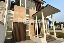 Ready to Use! Luxury House LT 228m2 Desain Modern di Sentul Ready to Use! Luxury House LT 228m2 Desain Modern di Sentul