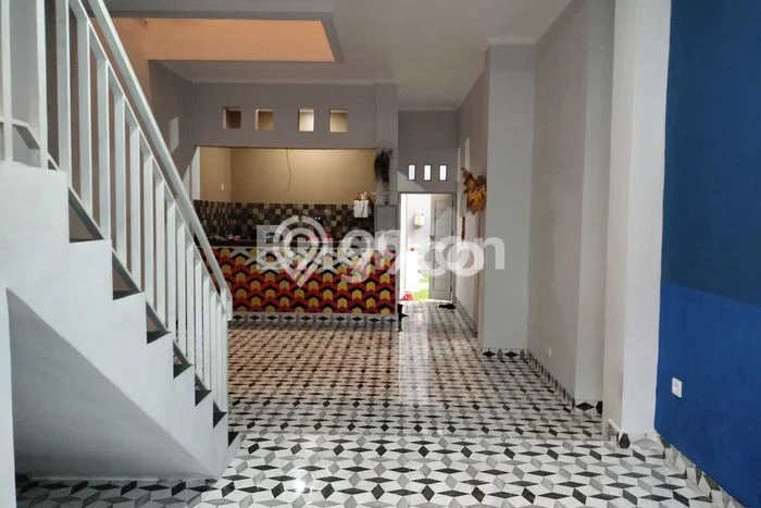 Lokasi terbaik! Rumah siap huni dikontrakkan di Denpasar Selatan LB 300m2 Lokasi terbaik! Rumah siap huni dikontrakkan di Denpasar Selatan LB 300m2