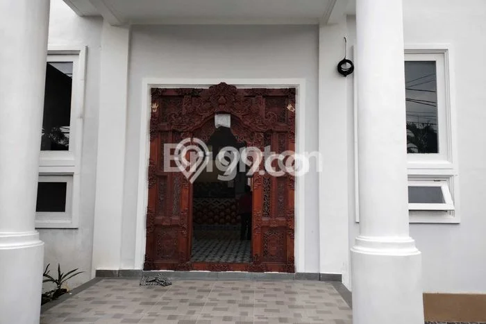 Lokasi terbaik! Rumah siap huni dikontrakkan di Denpasar Selatan LB 300m2 Lokasi terbaik! Rumah siap huni dikontrakkan di Denpasar Selatan LB 300m2