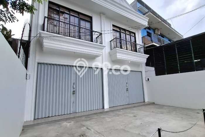 LOKASI PREMIUM! Ruko di Duren Sawit, Luas 179m², Area Komersial LOKASI PREMIUM! Ruko di Duren Sawit, Luas 179m², Area Komersial