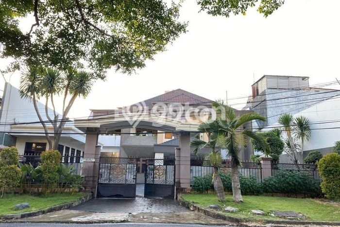 Jual Rumah Luas Megah Dengan View Eksklusif di Raya Darmo, Surabaya Jual Rumah Luas Megah Dengan View Eksklusif di Raya Darmo, Surabaya