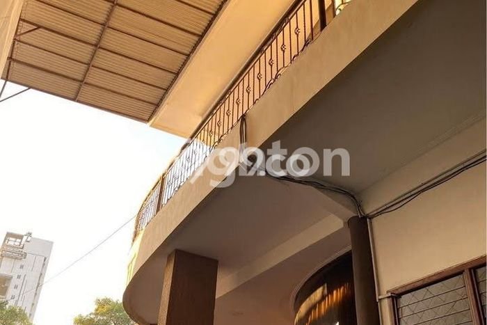 Jual Rumah Luas Megah Dengan View Eksklusif di Raya Darmo, Surabaya Jual Rumah Luas Megah Dengan View Eksklusif di Raya Darmo, Surabaya