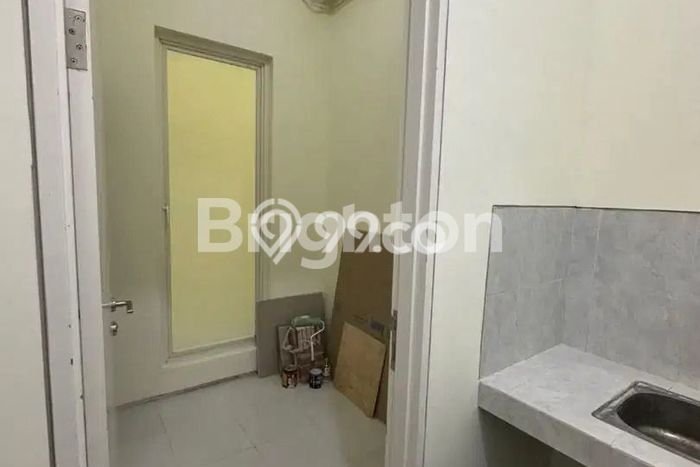 Disewakan! Rumah 2 Kamar Tidur &
3 Kamar Mandi di Citraland, Surabaya Disewakan! Rumah 2 Kamar Tidur &
3 Kamar Mandi di Citraland, Surabaya
